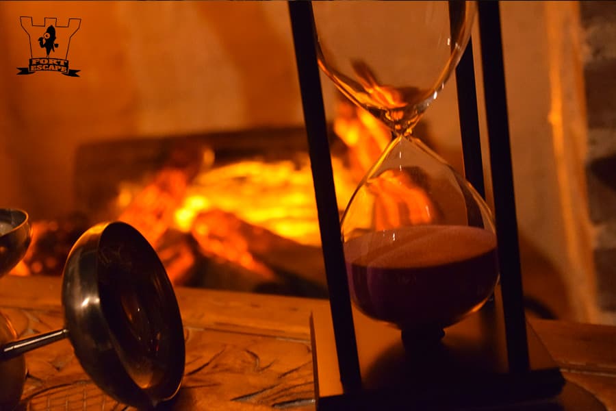 Un Escape game nancy où vous êtes enfermé dans la cabane obscure celle de Hansel et Gretel le feu de la magie de sorcière